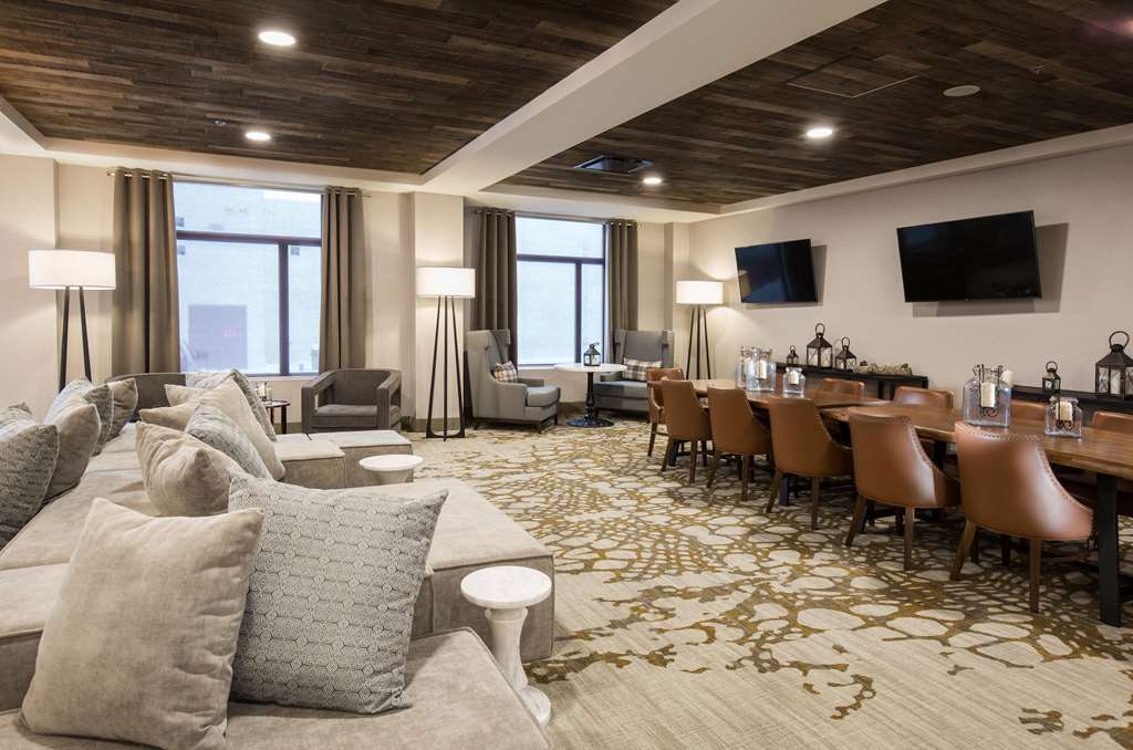 Pomeroy Hotel Fort Mcmurray Interior photo