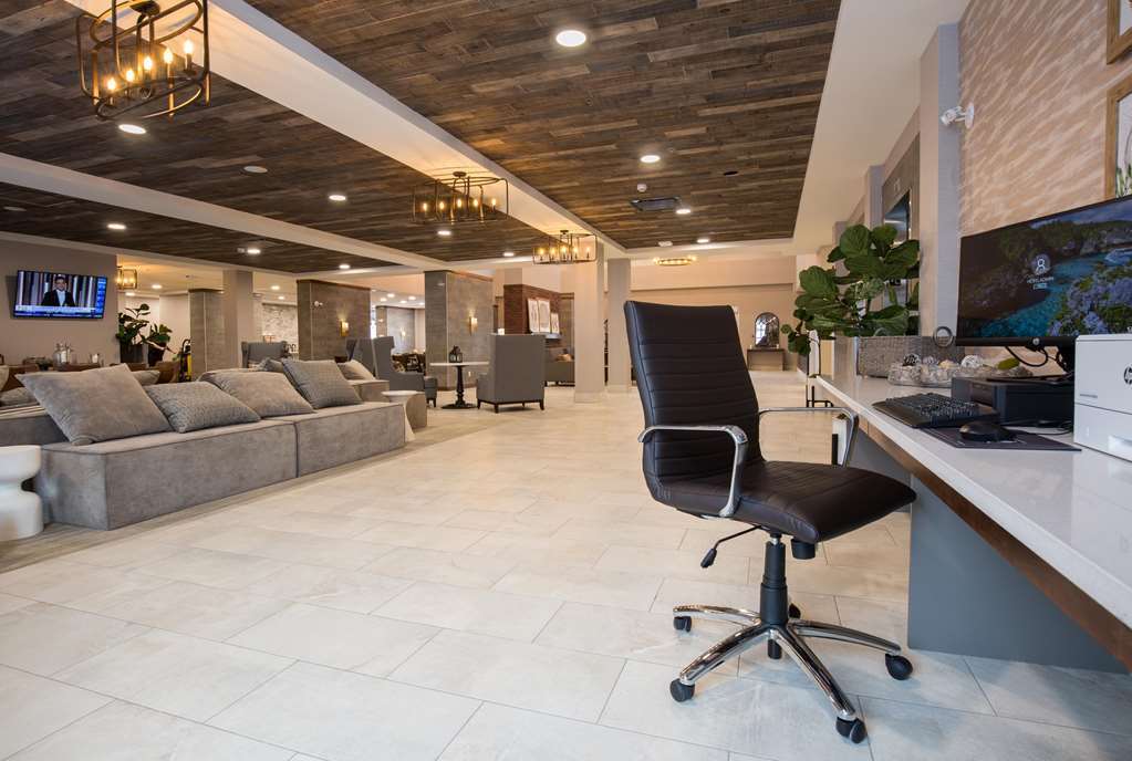 Pomeroy Hotel Fort Mcmurray Interior photo