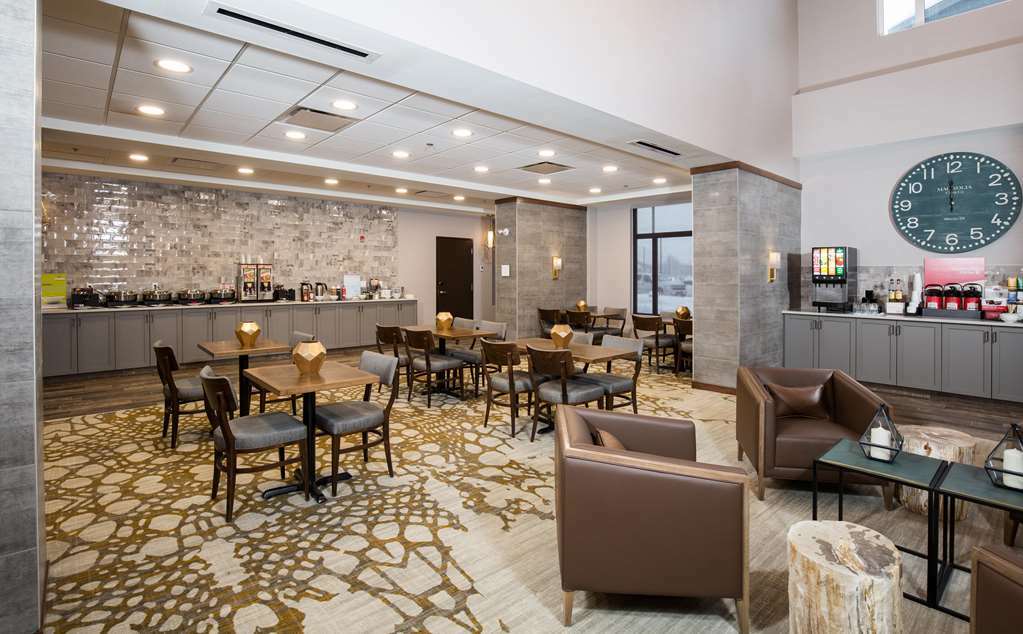 Pomeroy Hotel Fort Mcmurray Room photo