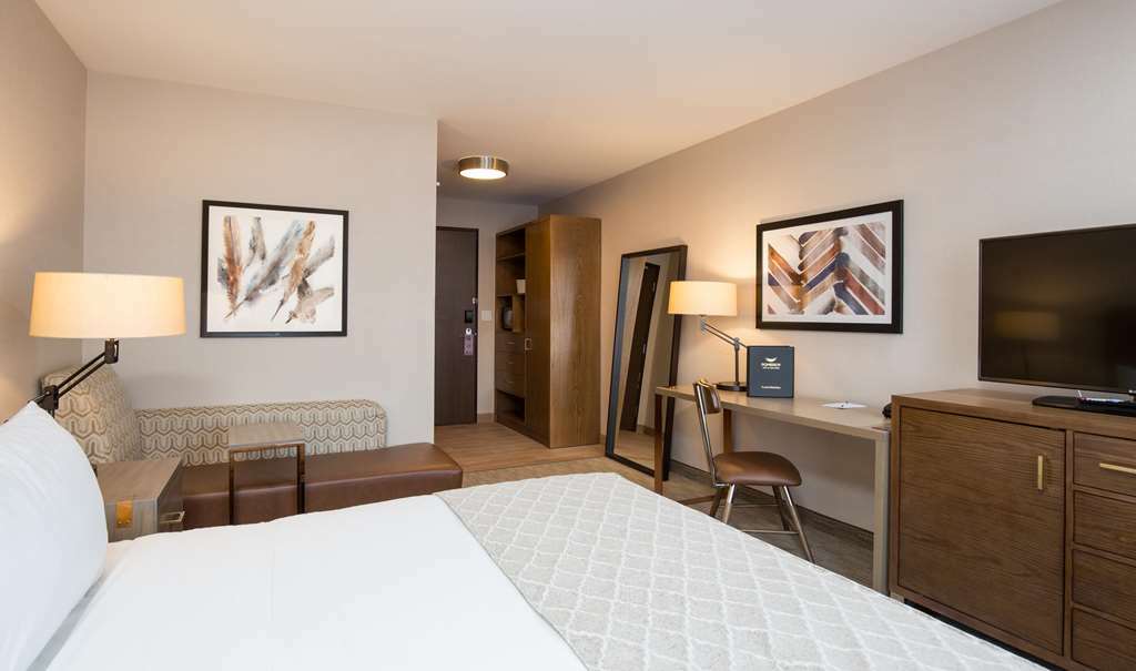 Pomeroy Hotel Fort Mcmurray Room photo