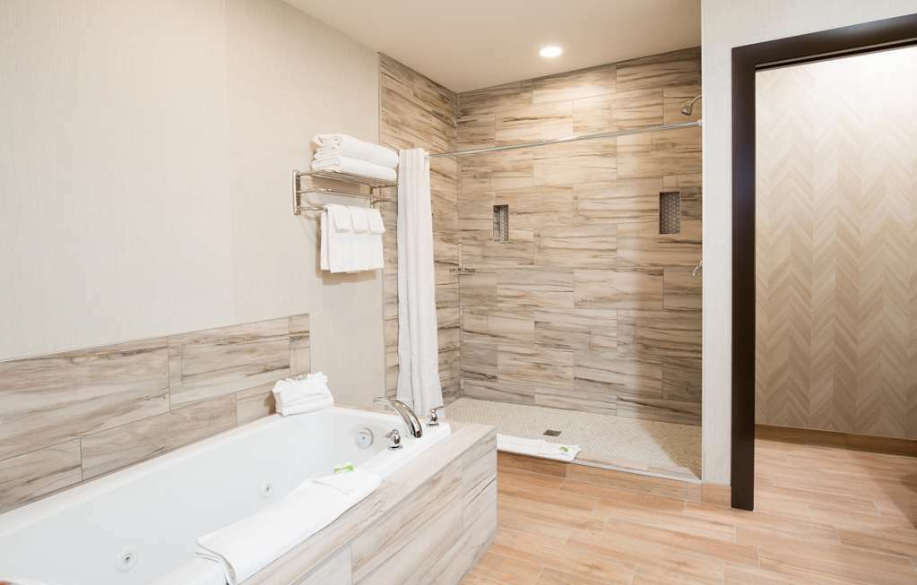 Pomeroy Hotel Fort Mcmurray Amenities photo