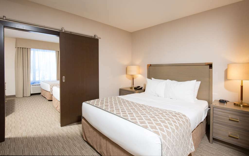 Pomeroy Hotel Fort Mcmurray Room photo