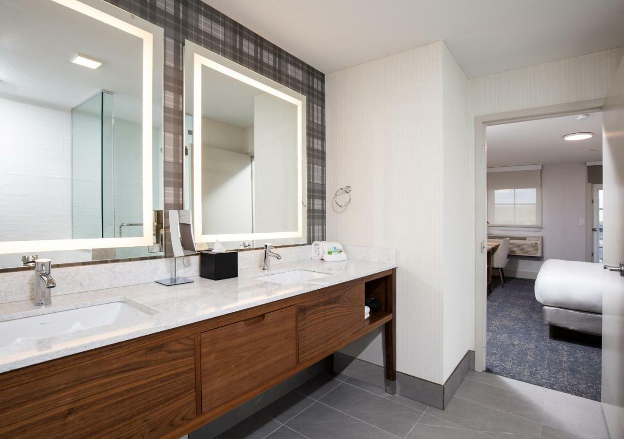 Pomeroy Hotel Fort Mcmurray Exterior photo