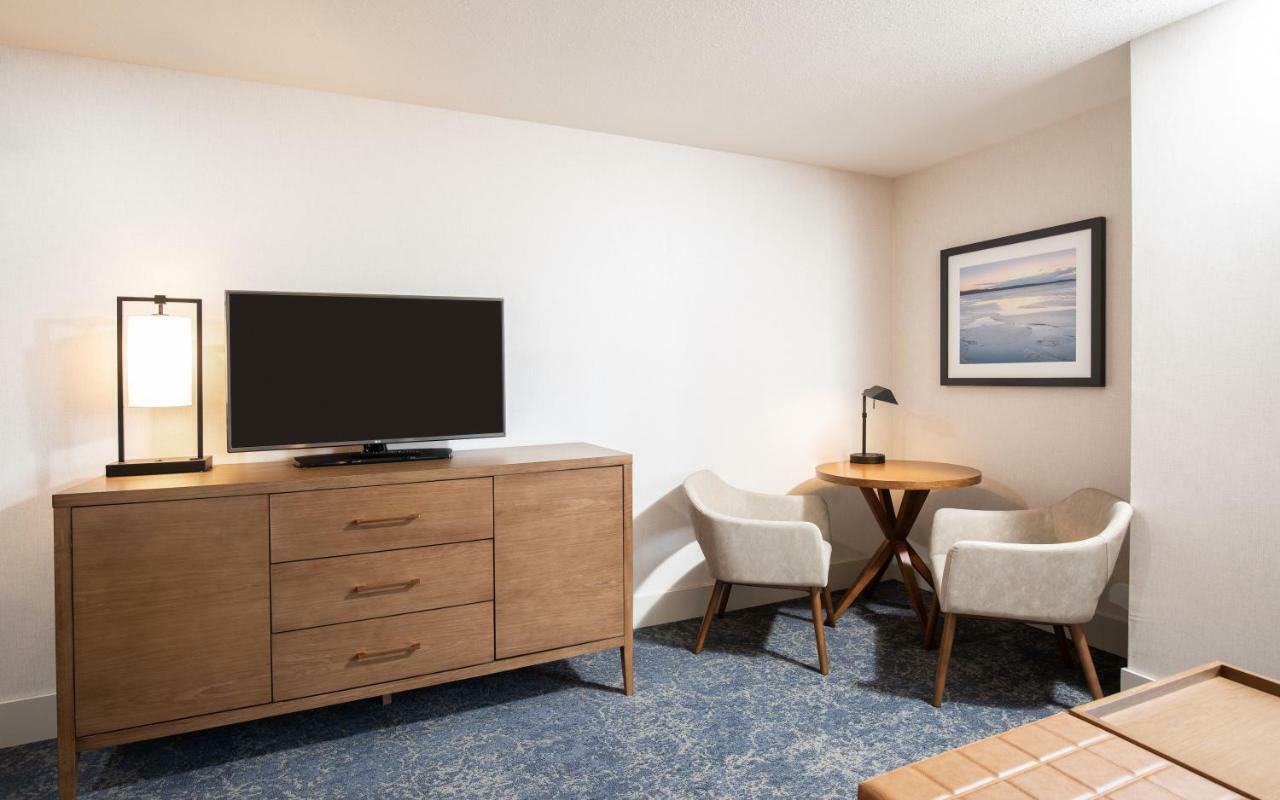 Pomeroy Hotel Fort Mcmurray Exterior photo