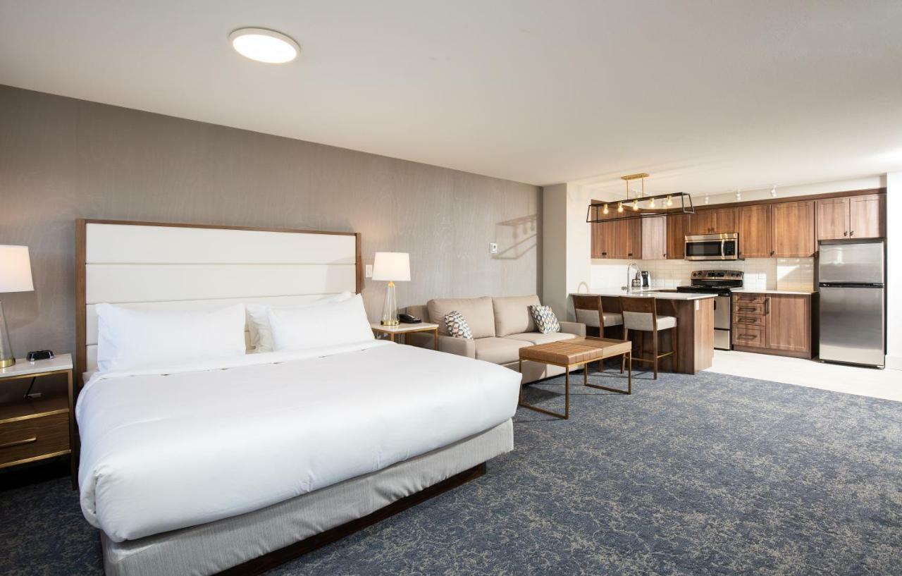 Pomeroy Hotel Fort Mcmurray Exterior photo